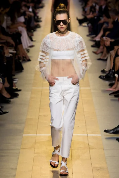 Look 27